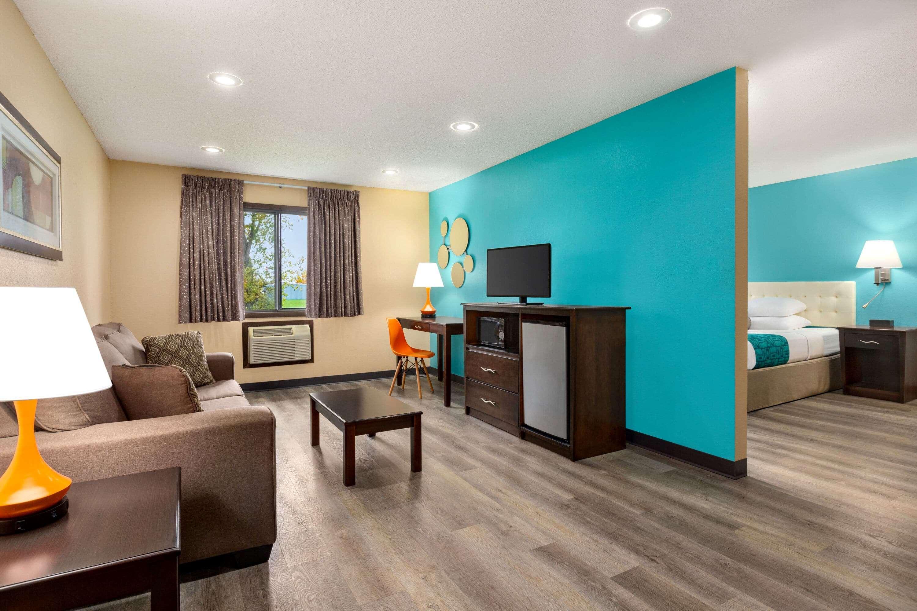 Howard Johnson By Wyndham Waterloo/Cedar Falls Esterno foto