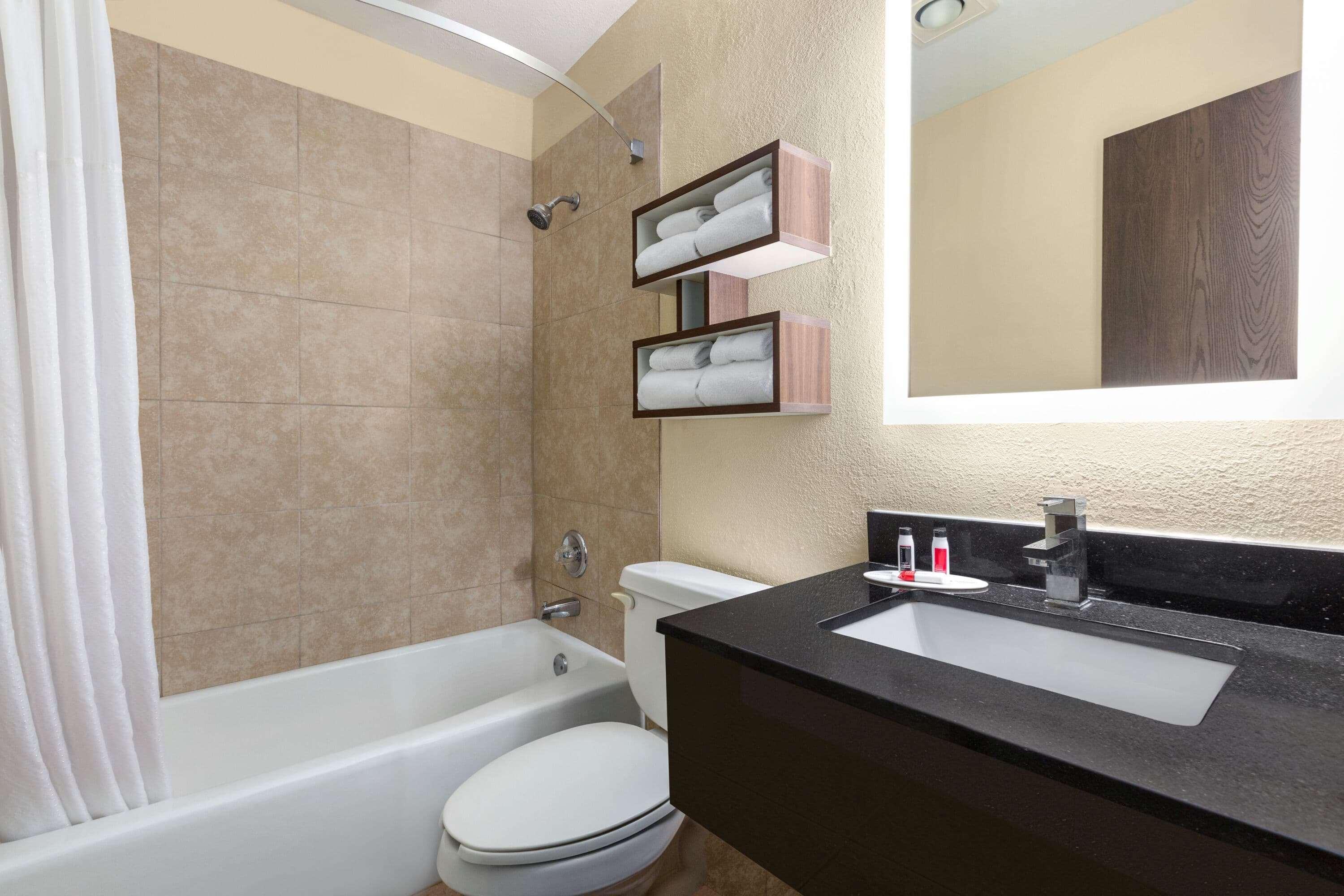 Howard Johnson By Wyndham Waterloo/Cedar Falls Esterno foto