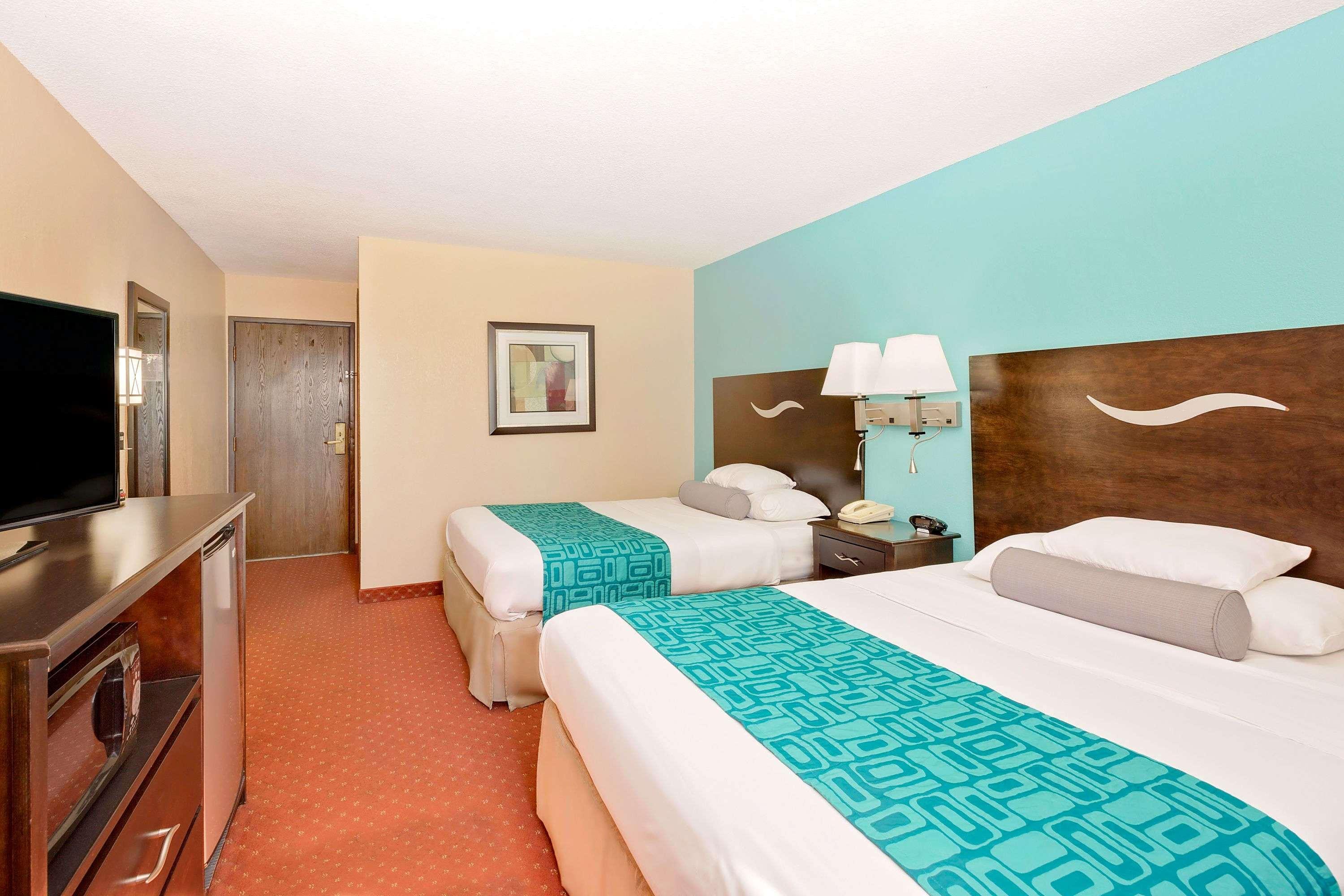 Howard Johnson By Wyndham Waterloo/Cedar Falls Esterno foto