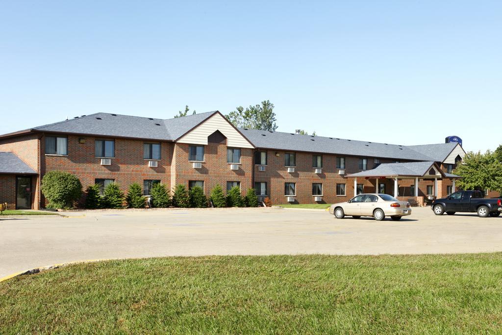 Howard Johnson By Wyndham Waterloo/Cedar Falls Esterno foto